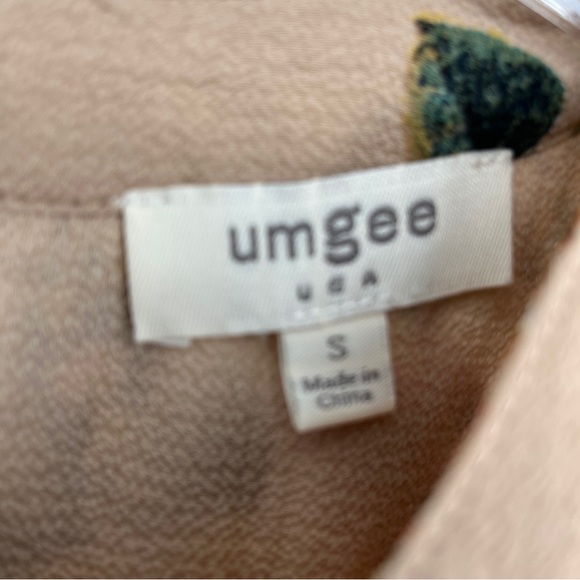 Umgee Taupe Floral Short Romper Sleeveless  Lined Shorts Open Back Size Small - Picture 5 of 6